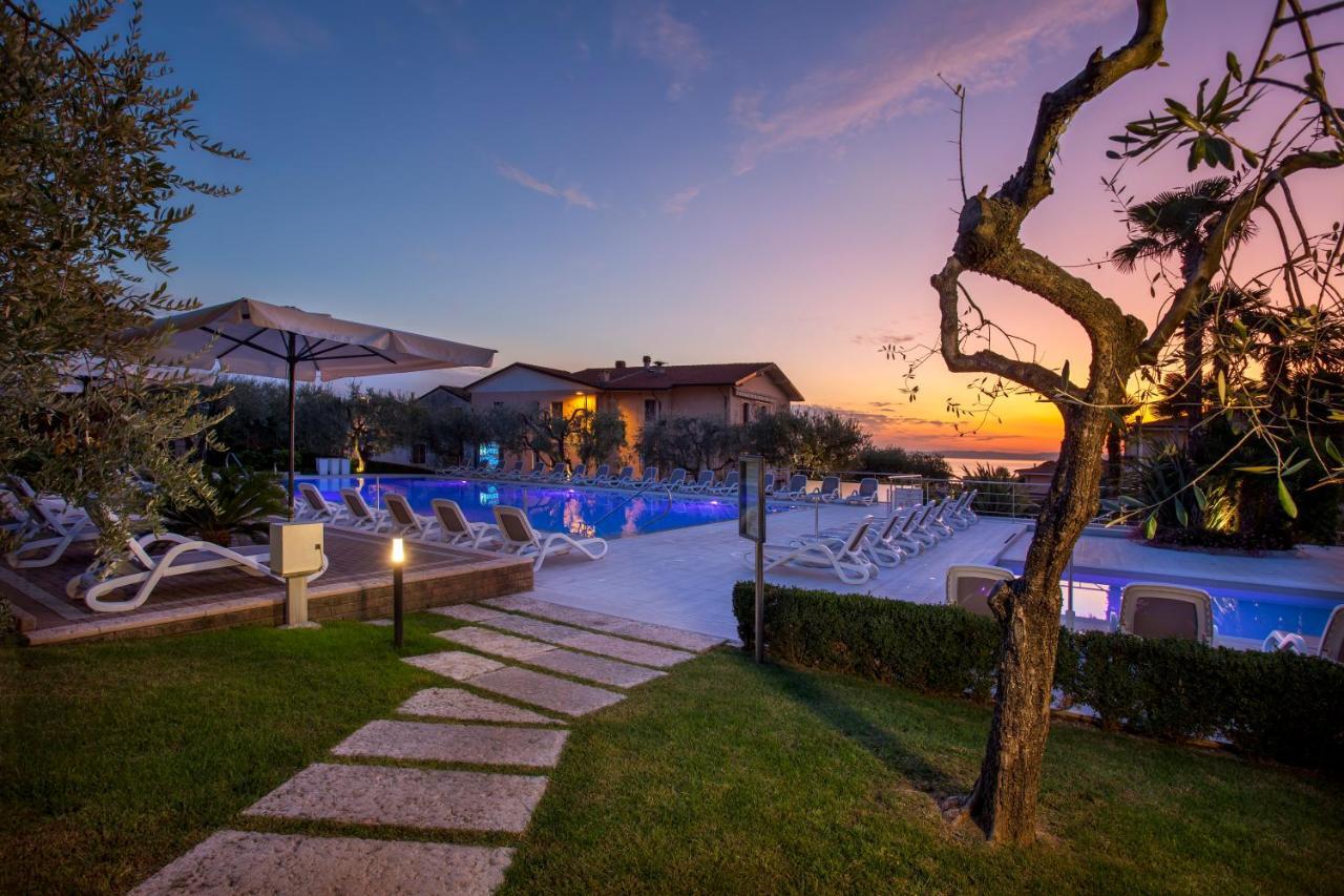 Hotel Villa Olivo Resort 3S Бардолино Экстерьер фото